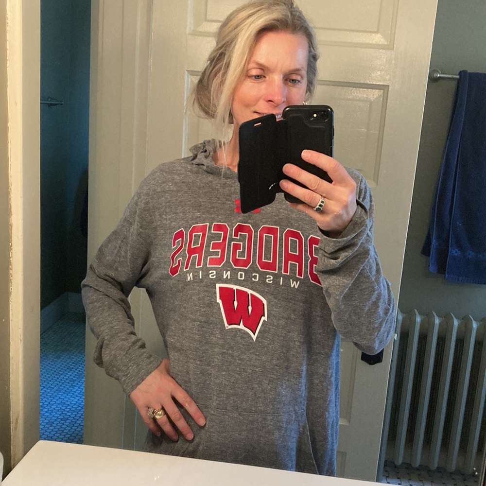 Wisconsin Badgers Loose long sleeve T with hood